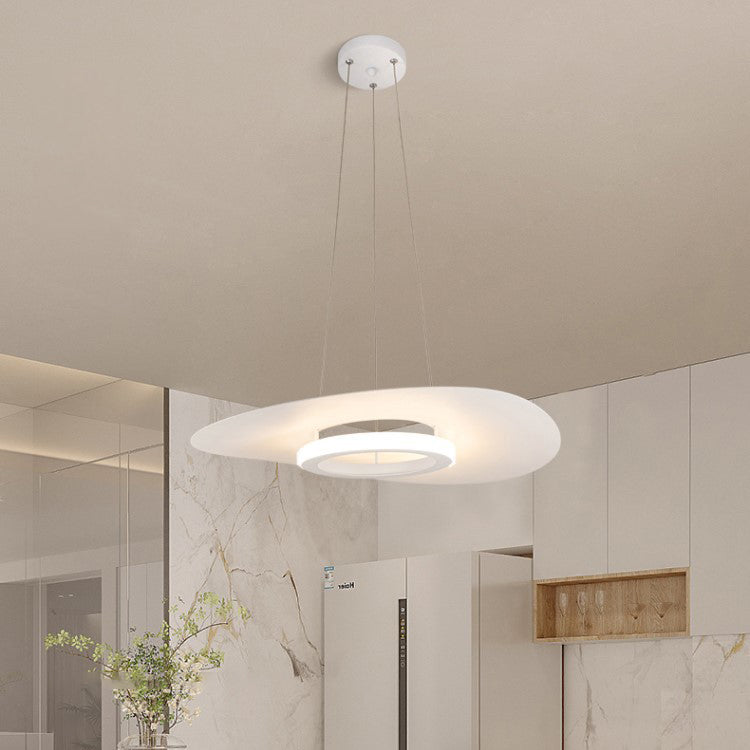 Zeitgenössischer nordischer UFO-förmiger Aluminium-Acryl-Lampenschirm LED-Kronleuchter für Esszimmer 