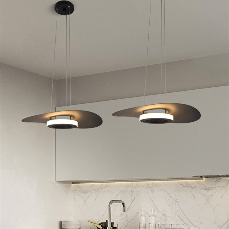 Zeitgenössischer nordischer UFO-förmiger Aluminium-Acryl-Lampenschirm LED-Kronleuchter für Esszimmer 