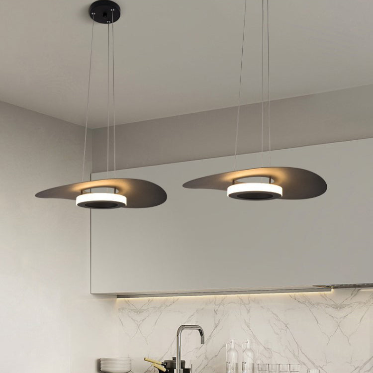 Zeitgenössischer nordischer UFO-förmiger Aluminium-Acryl-Lampenschirm LED-Kronleuchter für Esszimmer 