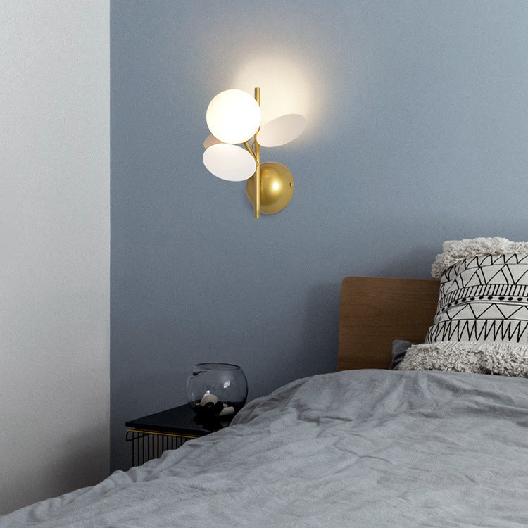 Applique murale contemporaine avec abat-jour en verre en forme d&