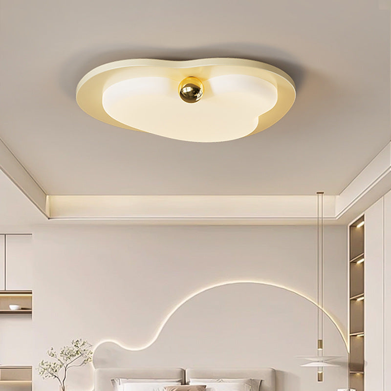 Lustre LED moderne avec abat-jour en acrylique en forme de cœur créatif et monture affleurante pour chambre à coucher 