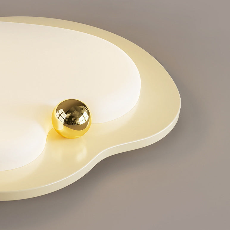 Lustre LED moderne avec abat-jour en acrylique en forme de cœur créatif et monture affleurante pour chambre à coucher 