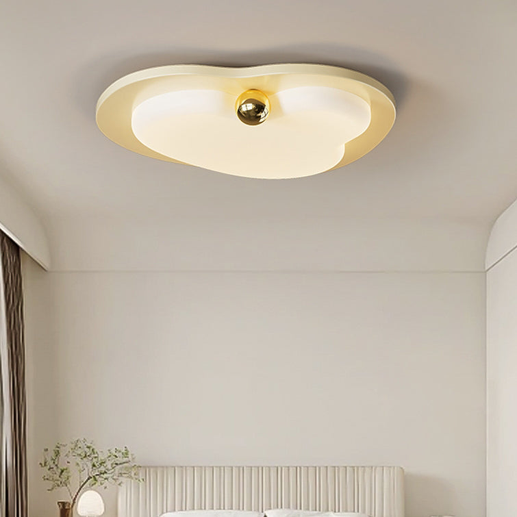Lustre LED moderne avec abat-jour en acrylique en forme de cœur créatif et monture affleurante pour chambre à coucher 