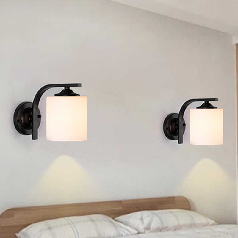 Lampe murale à une lumière en fer avec abat-jour en verre cylindrique de simplicité moderne pour salon 