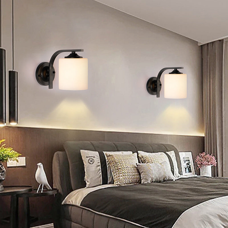 Lampe murale à une lumière en fer avec abat-jour en verre cylindrique de simplicité moderne pour salon 