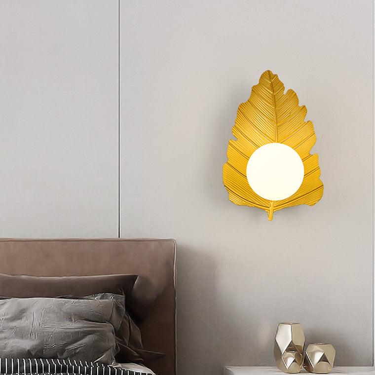 Zeitgenössische kreative Eisenblatt-Glaskugel-Lampenschirm 1 - Licht Wandleuchte für Wohnzimmer 