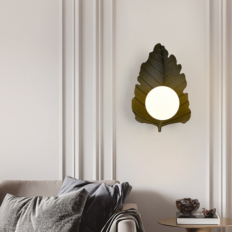 Zeitgenössische kreative Eisenblatt-Glaskugel-Lampenschirm 1 - Licht Wandleuchte für Wohnzimmer 