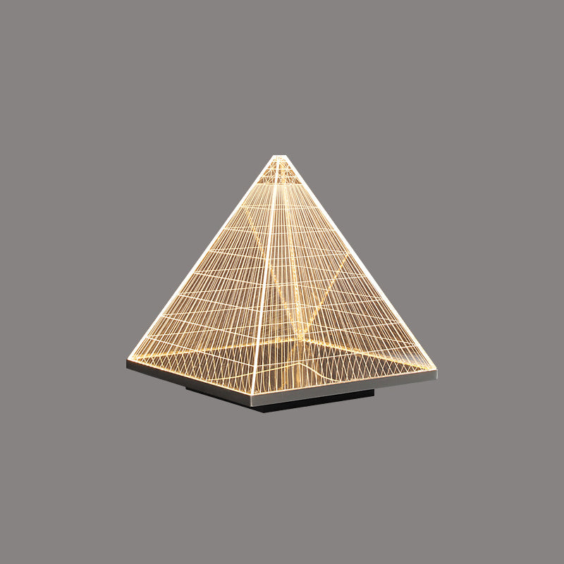 Lampe de table LED avec abat-jour en acrylique pyramidal Art Déco moderne et base en acier inoxydable pour salon 