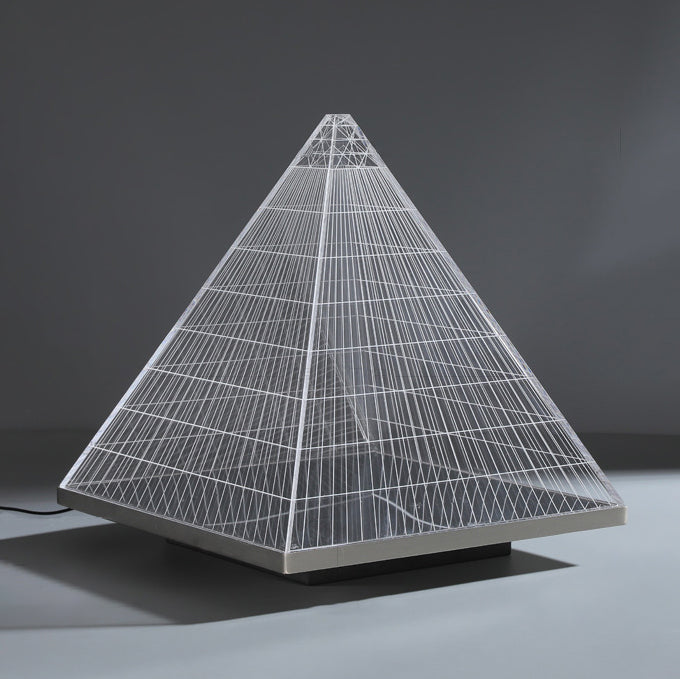 Lampe de table LED avec abat-jour en acrylique pyramidal Art Déco moderne et base en acier inoxydable pour salon 