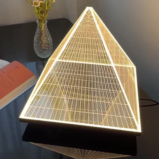 Lampe de table LED avec abat-jour en acrylique pyramidal Art Déco moderne et base en acier inoxydable pour salon 