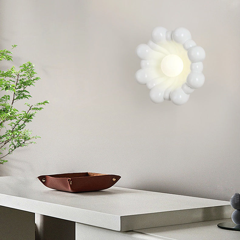 Applique murale contemporaine en résine de forme florale crème nordique avec abat-jour en verre 1 - lampe pour salon 