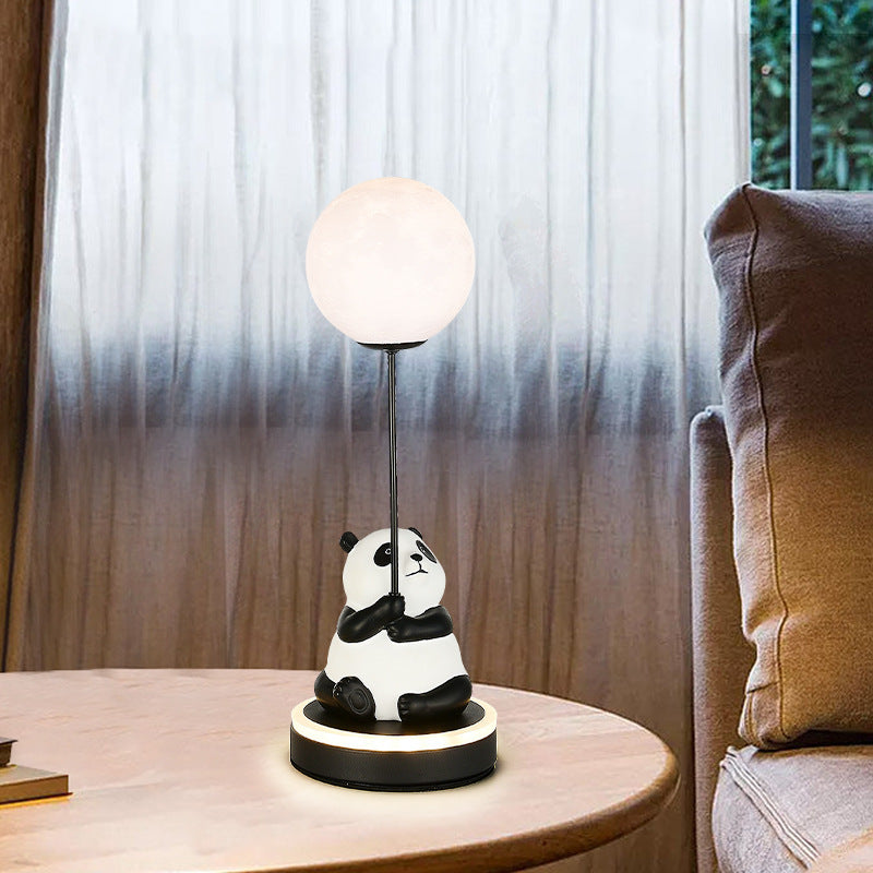 مصباح طاولة LED بغطاء مصباح PVC وقاعدة راتنج باندا إبداعية معاصرة لغرفة النوم 