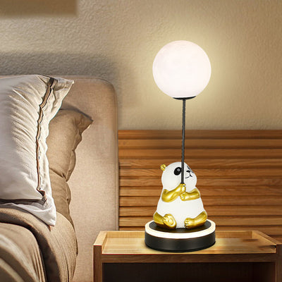 مصباح طاولة LED بغطاء مصباح PVC وقاعدة راتنج باندا إبداعية معاصرة لغرفة النوم 
