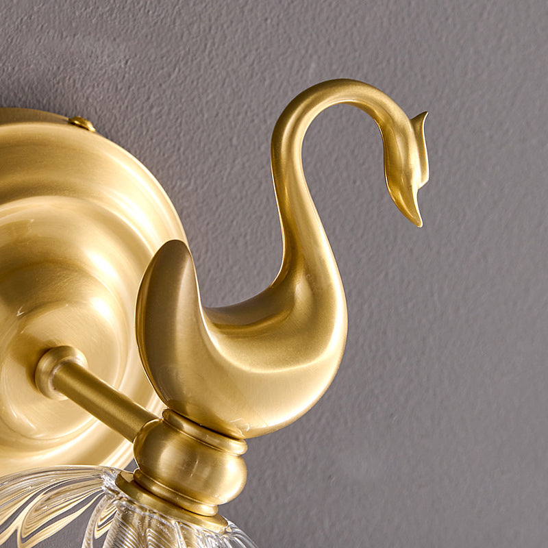 مصباح حائط معاصر Nordic Swan Orb من النحاس والزجاج بلمبة واحدة لغرفة المعيشة 