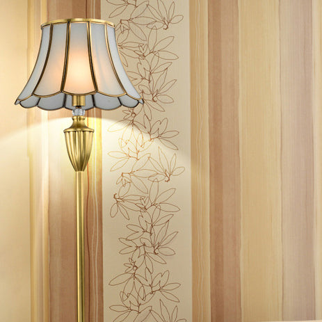 Lámpara de pie de vidrio de cobre completo con forma de sombrero europeo tradicional de 1 luz para sala de estar 