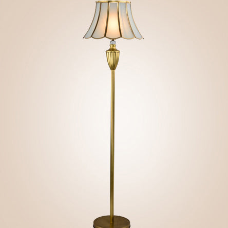 Lámpara de pie de vidrio de cobre completo con forma de sombrero europeo tradicional de 1 luz para sala de estar 