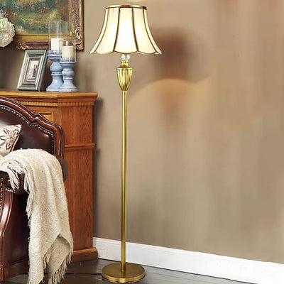 Lámpara de pie de vidrio de cobre completo con forma de sombrero europeo tradicional de 1 luz para sala de estar 
