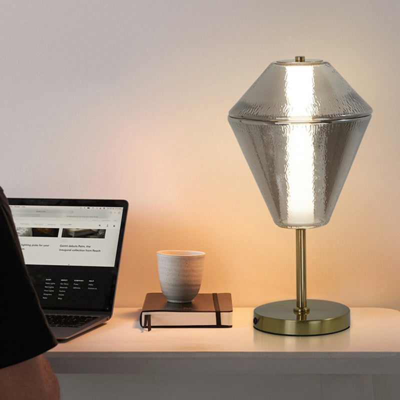 مصباح طاولة LED بقاعدة حديدية ومصباح زجاجي على شكل مكعب معاصر لغرفة النوم 