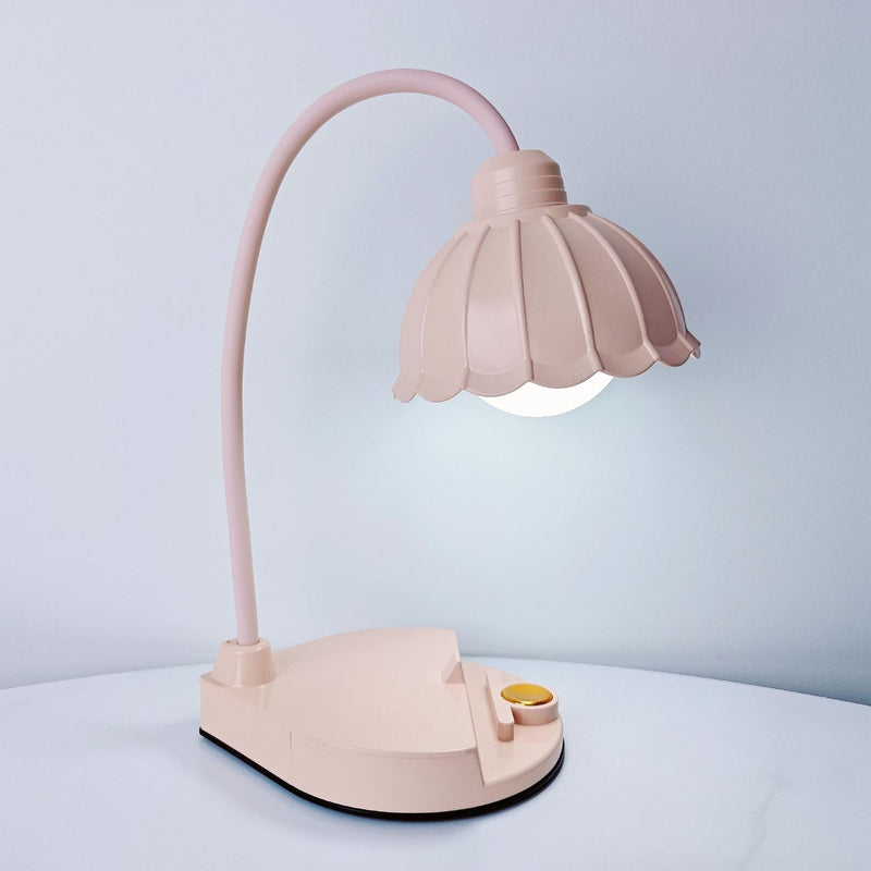 مصباح طاولة LED بقاعدة مستديرة ومظلة زهور ABS قابلة للالتواء بتصميم نوردي معاصر لغرفة النوم 