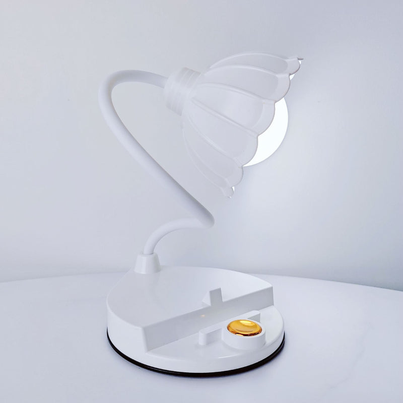 مصباح طاولة LED بقاعدة مستديرة ومظلة زهور ABS قابلة للالتواء بتصميم نوردي معاصر لغرفة النوم 