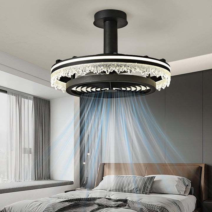 Zeitgenössischer nordischer Kuppelrunder Eisen-Acryl-Eisstruktur-Rand-LED-Deckenventilator mit Stangen für das Wohnzimmer 