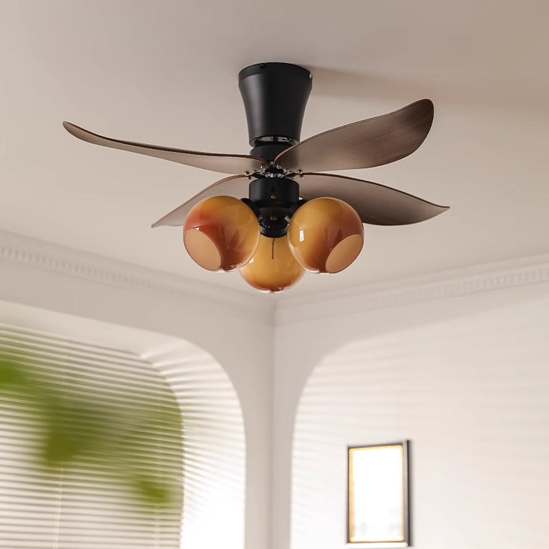 Traditioneller französischer Vier-ABS-Lüfter mit rundem Glasschirm, Eisen 3 - Licht-Abhängestangen-Deckenventilator-Licht für Wohnzimmer 