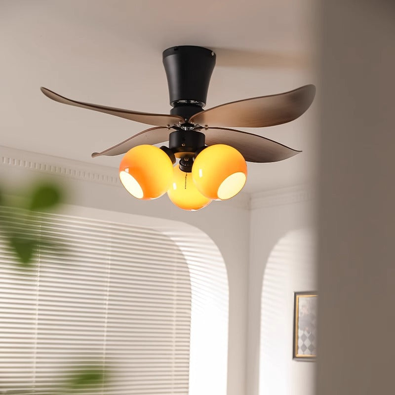 Traditioneller französischer Vier-ABS-Lüfter mit rundem Glasschirm, Eisen 3 - Licht-Abhängestangen-Deckenventilator-Licht für Wohnzimmer 