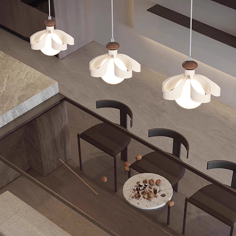 Lustre contemporain nordique en fer crème fleur orbe PE 1/3 - Lumière pour salle à manger 