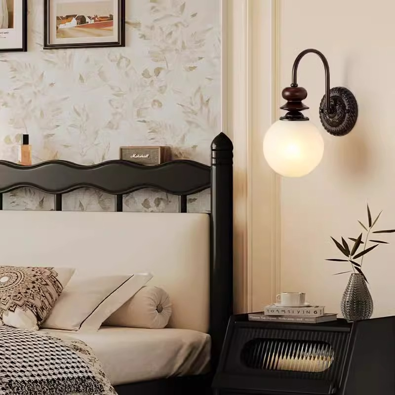 Lámpara Aplique de Pared de Vidrio de Hierro con Gancho de Orbe Retro Contemporáneo 1 - Luz para Dormitorio 