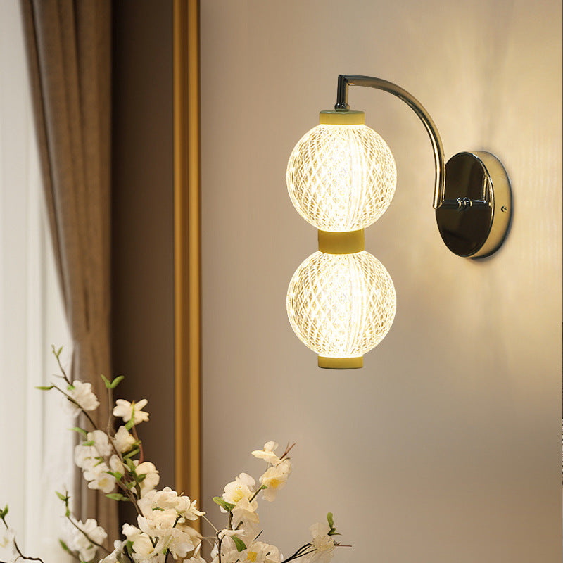Lampe murale contemporaine nordique avec orbes rondes en acrylique et fer 1/2 - pour chambre à coucher 