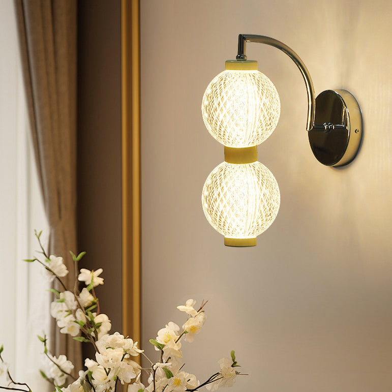 Lampe murale contemporaine nordique avec orbes rondes en acrylique et fer 1/2 - pour chambre à coucher 