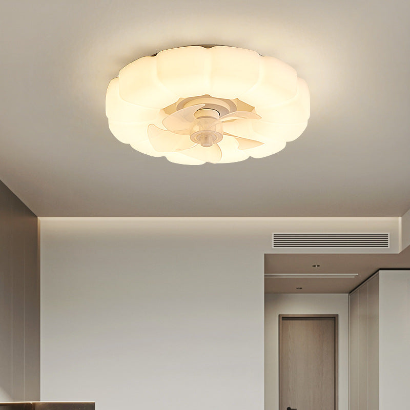 Ventilateur de plafond avec lumière LED PE à montage encastré, nuages ronds crème nordiques contemporains pour chambre 