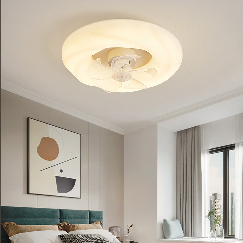 Ventilateur de plafond avec lumière LED PE à montage encastré, nuages ronds crème nordiques contemporains pour chambre 