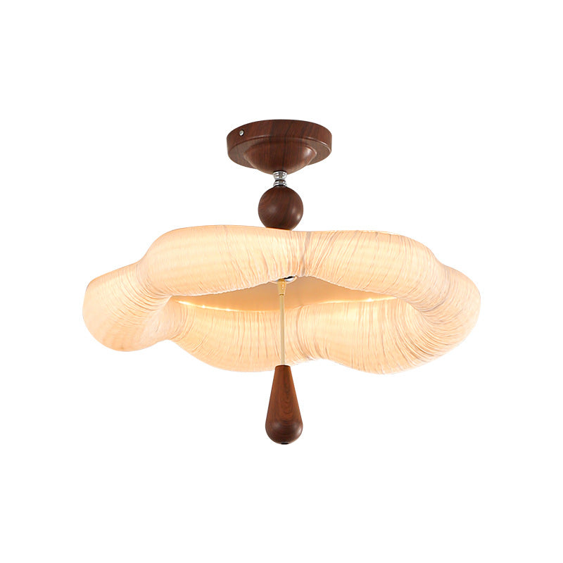 Traditionelle französische Eisenstoffleuchte mit unregelmäßig gewelltem Rand LED Semi-Flush Mount Deckenleuchte für Schlafzimmer 