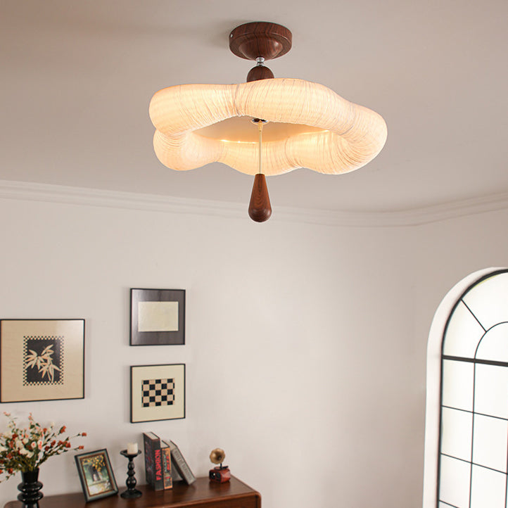 Traditionelle französische Eisenstoffleuchte mit unregelmäßig gewelltem Rand LED Semi-Flush Mount Deckenleuchte für Schlafzimmer 