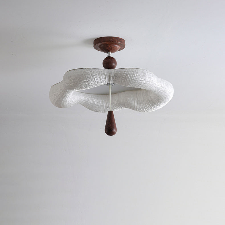 Traditionelle französische Eisenstoffleuchte mit unregelmäßig gewelltem Rand LED Semi-Flush Mount Deckenleuchte für Schlafzimmer 