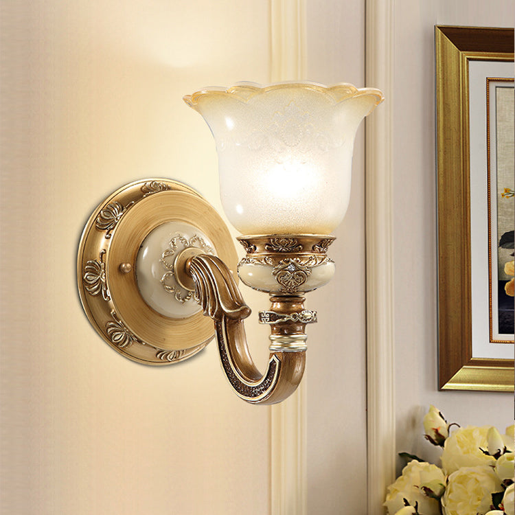 Lámpara de Aplique de Pared de Hierro y Resina con Vidrio de 1/2 Luz de Gloria Matutina Europea Tradicional para Pasillos 