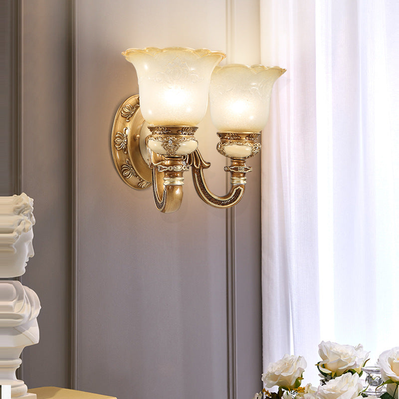 Lámpara de Aplique de Pared de Hierro y Resina con Vidrio de 1/2 Luz de Gloria Matutina Europea Tradicional para Pasillos 