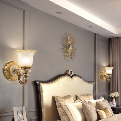 Lámpara de Aplique de Pared de Hierro y Resina con Vidrio de 1/2 Luz de Gloria Matutina Europea Tradicional para Pasillos 