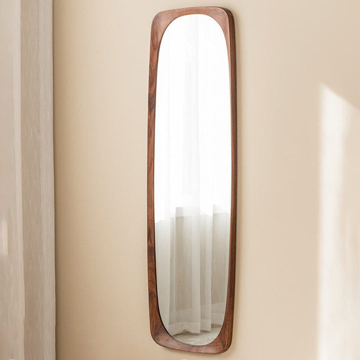Zeitgenössischer nordischer rechteckiger Ganzkörperspiegel mit abgerundeten Ecken aus Walnuss-Massivholz, Sperrholz und Glas, freistehend & wandmontiert, für Schlafzimmer und Wohnzimmer 
