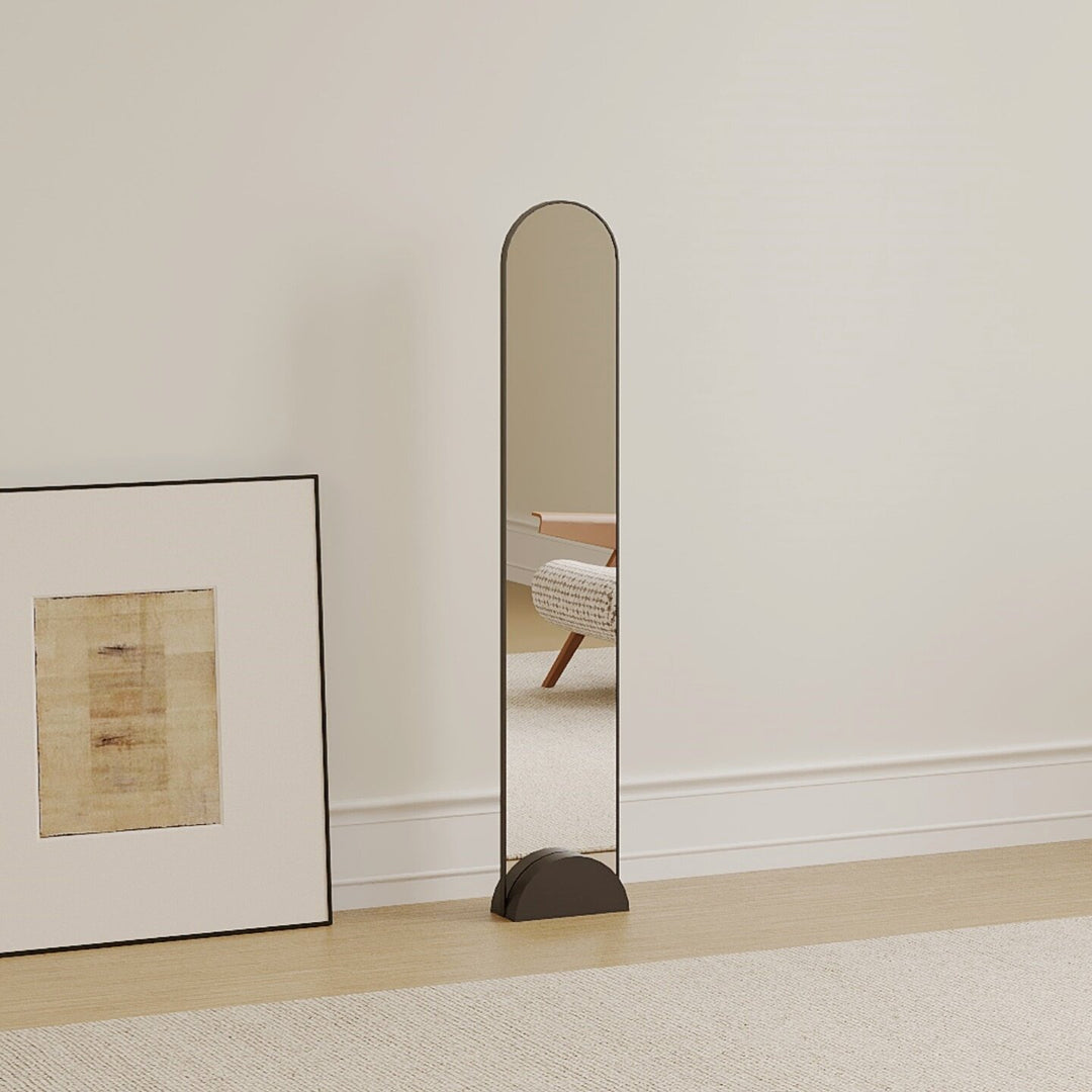 Espejo de pie de cuerpo entero con arco de vidrio y acero al carbono de estilo minimalista moderno con soporte para dormitorio 
