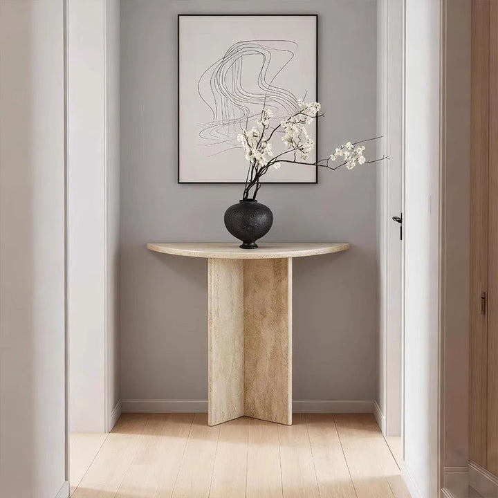 Table console demi-lune en travertin naturel moderne et minimaliste, adossée au mur, peu encombrante, pour salon et entrée 