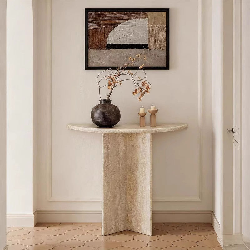 Table console demi-lune en travertin naturel moderne et minimaliste, adossée au mur, peu encombrante, pour salon et entrée 