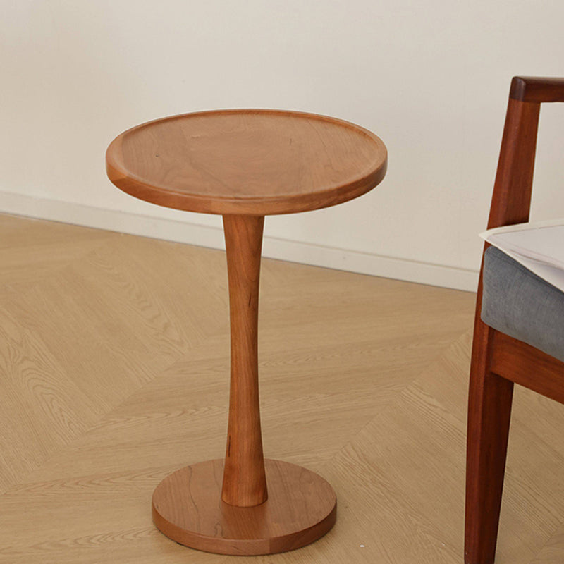 Zeitgenössischer nordischer runder Beistelltisch aus Massivholz für das Wohnzimmer 