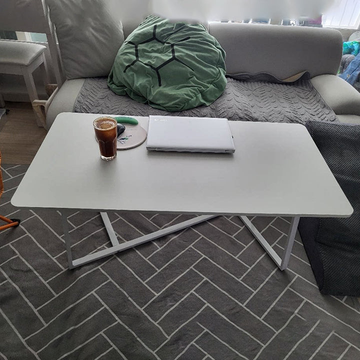 Moderner minimalistischer Couchtisch aus MDF und Kohlenstoffstahl in Weiß mit abgerundet rechteckiger Form für das Wohnzimmer 
