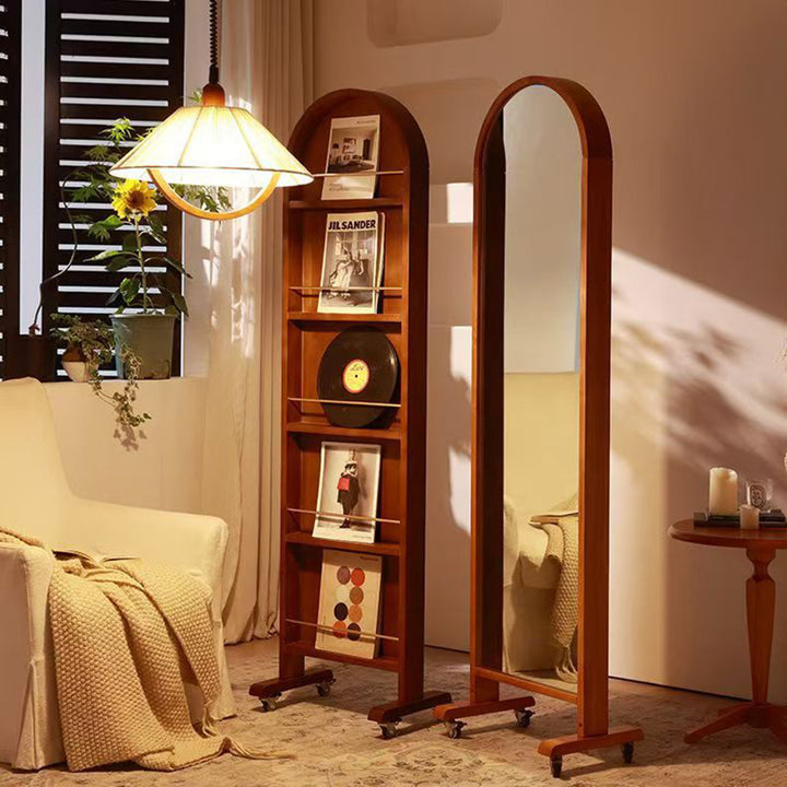 Zeitgemäßes Retro-Aufbewahrungsregal aus Massivholz, Sperrholz, Aluminiumlegierung und Glas in Bogenform, 5-stufige Aufbewahrung mit Spiegel und Rollen für Wohnzimmer und Schlafzimmer 