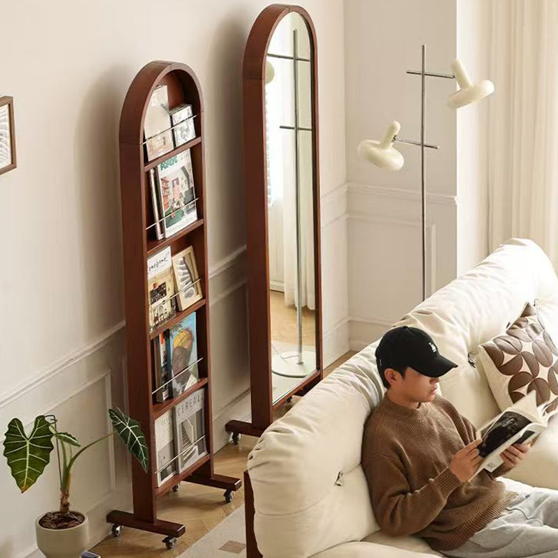 Zeitgemäßes Retro-Aufbewahrungsregal aus Massivholz, Sperrholz, Aluminiumlegierung und Glas in Bogenform, 5-stufige Aufbewahrung mit Spiegel und Rollen für Wohnzimmer und Schlafzimmer 