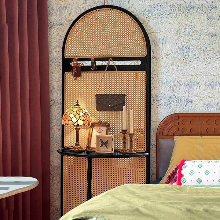 Traditioneller Vintage-Ausstellungsregal mit Bogen aus massivem Holz und Rattan-Gewebe, 2-stufig, für das Wohnzimmer 