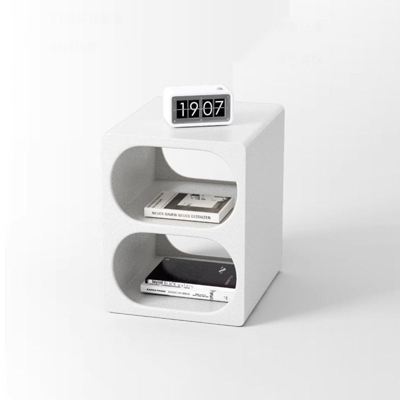 Moderner minimalistischer, abgerundeter, schmaler weißer Nachttisch aus MDF mit offenem Regal, 3-stufig, für das Schlafzimmer 