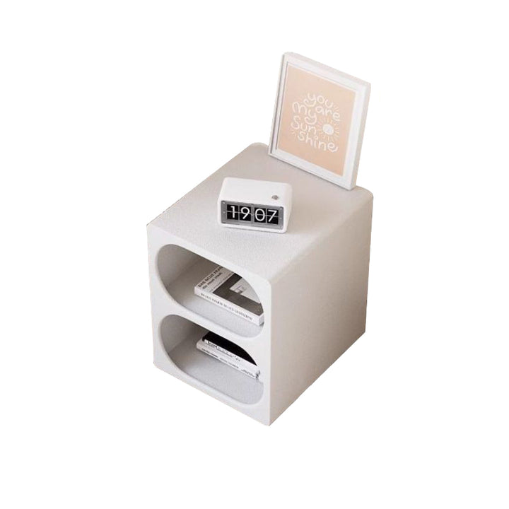 Moderner minimalistischer, abgerundeter, schmaler weißer Nachttisch aus MDF mit offenem Regal, 3-stufig, für das Schlafzimmer 